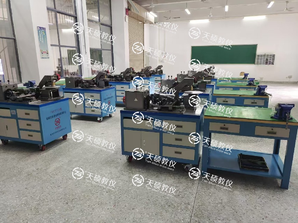 廣東省技師學(xué)院機(jī)械設(shè)備裝備與自動(dòng)控制專業(yè)建設(shè)項(xiàng)目順利安裝、調(diào)試、驗(yàn)收通過(guò)！